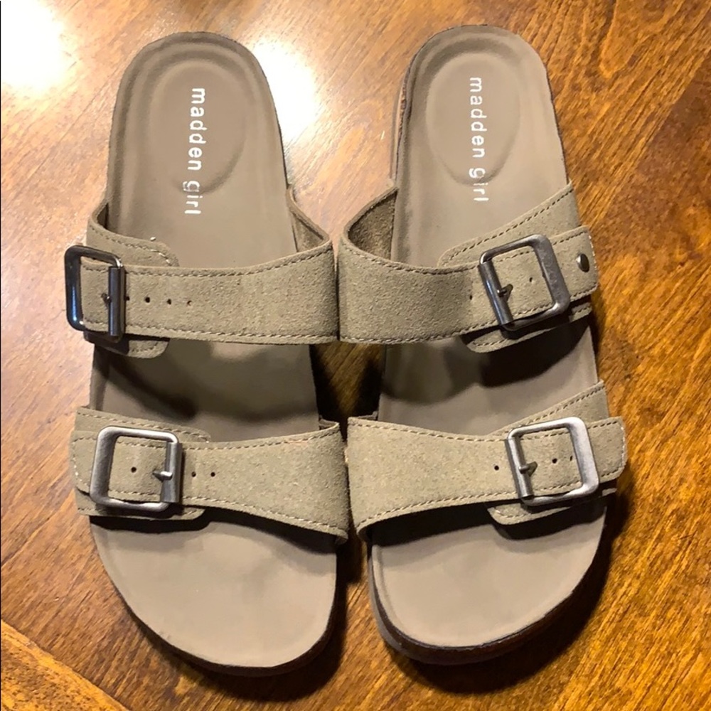 COPY - Cute stylish khaki sandals size 8/9 excell…